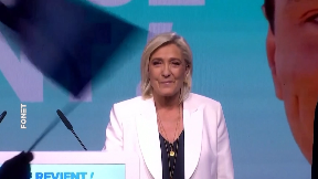 Le Pen ubedljivo vodi